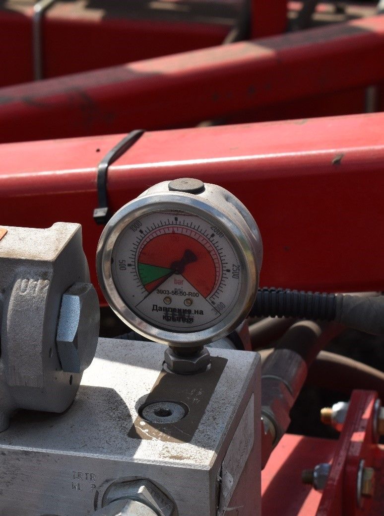 На полях с Кировцем: КИРОВЕЦ К-739 Ст & BOURGAULT 3320+6350